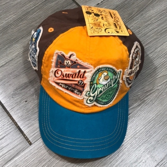 Disney Parks NWT Donald, Oswald, Grumpy, & Mickey Character Beer Label Cap - Picture 1 of 10